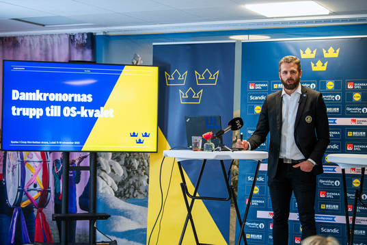 Bläddra bland fler bilder av Ishockey, Dam, Sverige, Presskonferens