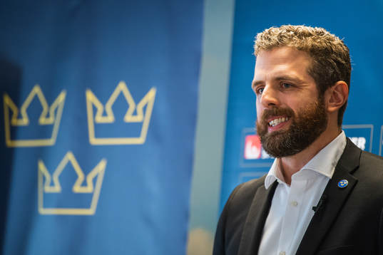 Damkronornas förbundskapten Ulf Lundberg presenterar