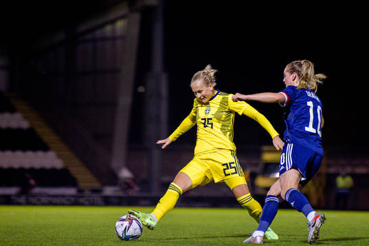 Filippa Curmark of Sweden and Lucy Graham of Scotland