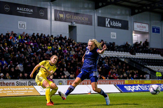 Elin Rubensson of Sweden and Claire Emslie of Scotland