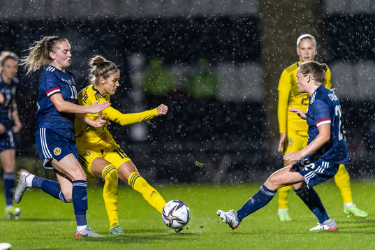 Lucy Graham of Scotland and Filippa Angeldahl of Sweden