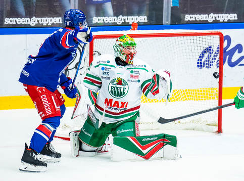 Oskarshamns Fredrik Olofsson och Rögles målvakt