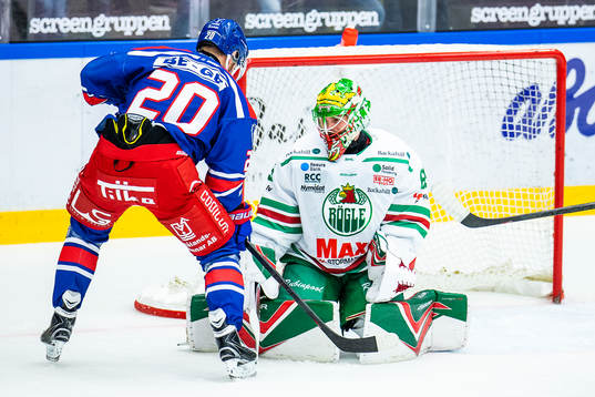 Oskarshamns Hynek Zohorna och Rögles målvakt Christoffer