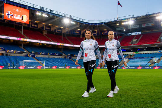 Ingrid Syrstad Engen and Karina Sævik of Norway
