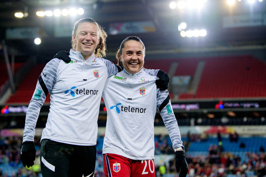 Synne Skinnes Hansen and Heidi Ellingsen of Norway