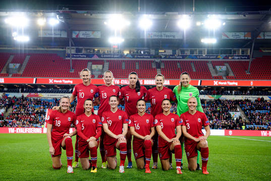The starting eleven of Norway pose for a team photo