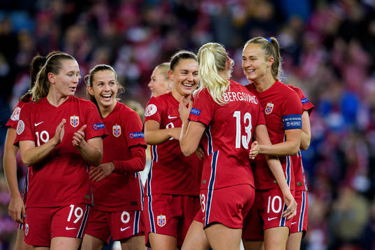Guro Bergsvand, Vilde Bøe Risa and Caroline Graham Hansen