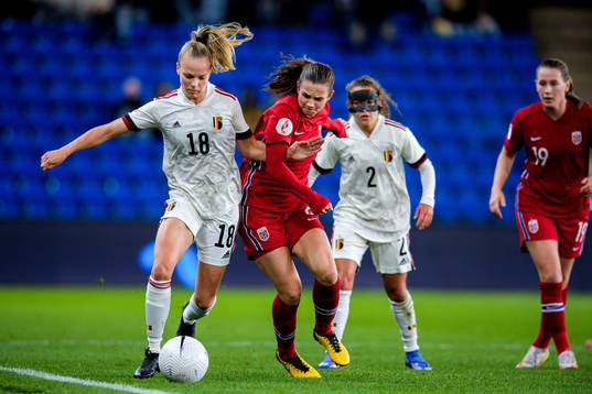 Sarah Wijnants of Belgium and Tuva Hansen of Norway