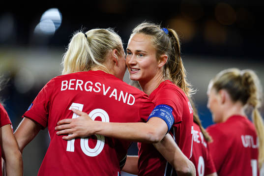 Guro Bergsvand and Caroline Graham Hansen of Norway