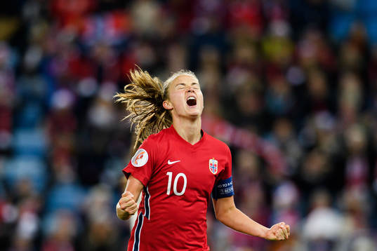 Caroline Graham Hansen of Norway celebrates the 2-0 goal