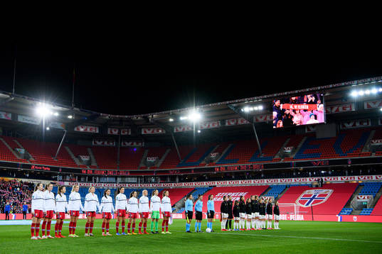 Players of Norway and Belgium