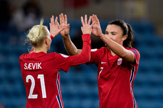Karina Sævik and Ingrid Syrstad Engen of Norway celebrate