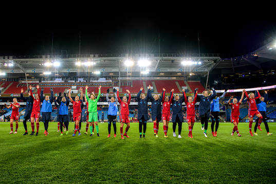 Players of Norway celebrate