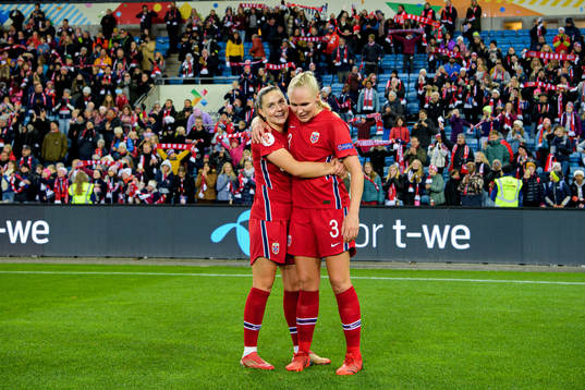 Vilde Bøe Risa and Maria Thorisdottir of Norway celebrate