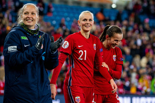 Goalkeeper Aurora Mikalsen, Karina Sævik and Tuva Hansen
