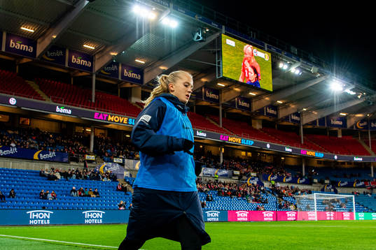 Amalie Vevle Eikeland of Norway warms up