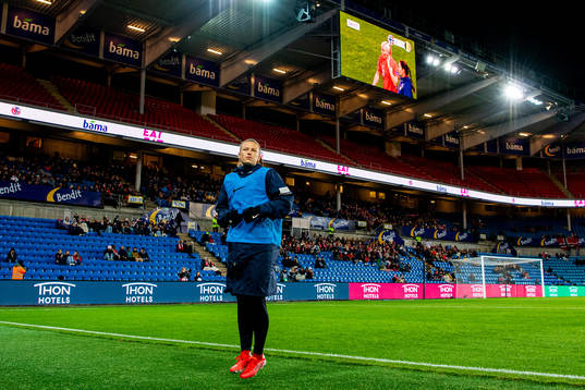 Synne Skinnes Hansen of Norway warms up