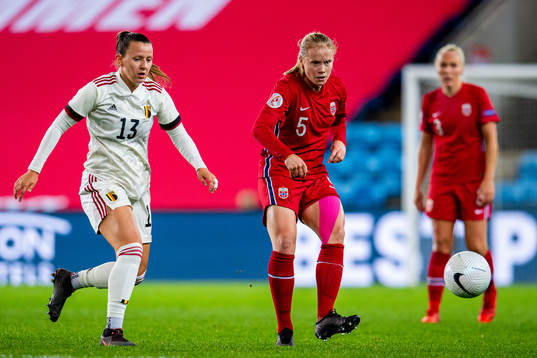 Hannah Eurlings of Belgium and Julie Blakstad of Norway