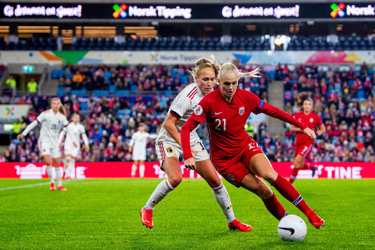 Janice Cayman of Belgium and Karina Sævik of Norway