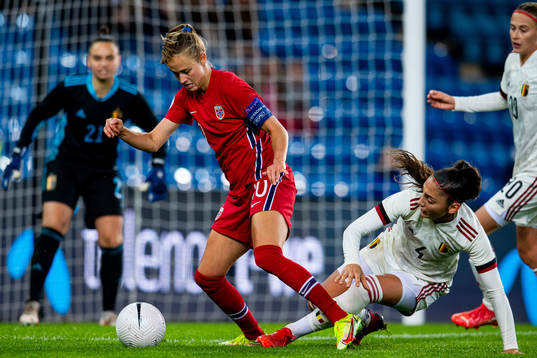 Caroline Graham Hansen of Norway and Amber Tysiak of Belgium