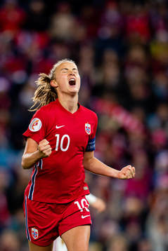 Caroline Graham Hansen of Norway celebrates