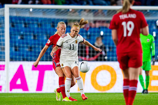 Guro Bergsvand of Norway and Janice Cayman of Belgium