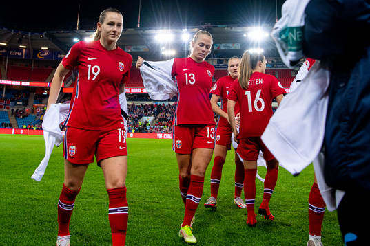 Elisabeth Terland and Guro Bergsvand of Norway
