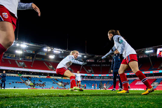 Guro Bergsvand and Tuva Hansen of Norway