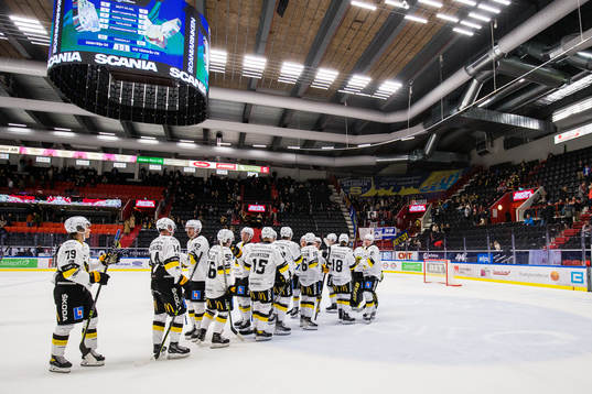 Västerås spelare jublar