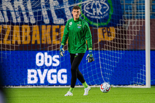 Andreas Christopher Linde of Molde warms up