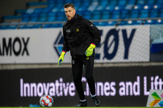 Nikita Haikin of Bodø/Glimt warms up