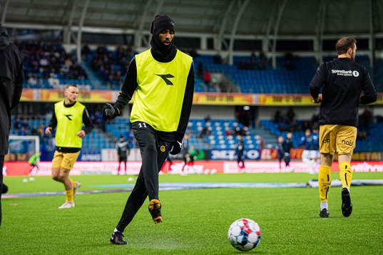 Amahl William D'Vaz Pellegrino of Bodø/Glimt warms up