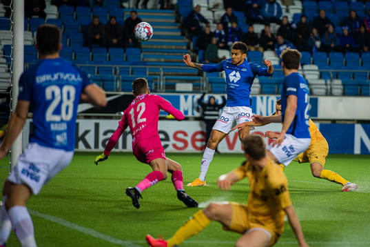 Ohikhuaeme Anthony Omoijuanfo of Molde misses a chance to