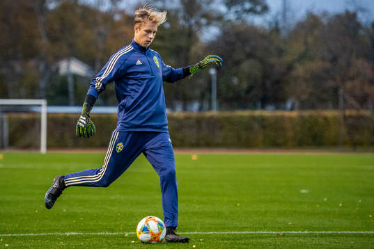 Sveriges målvakt Niklas Kjær Andersson