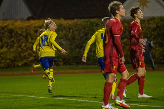 Sveriges Isac Olsson Antholm jublar