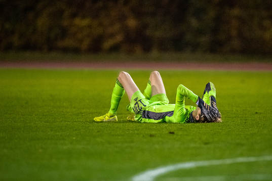 Belgiens målvakt Jannes Van Hof deppar