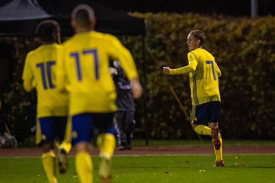 Sveriges William Åkesson jublar
