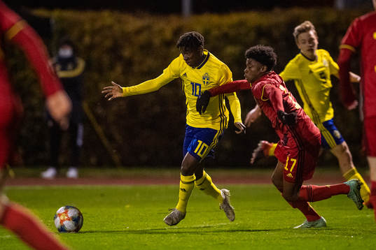 Sveriges Didace Daniele Rutsoka Burubwa mot Belgiens