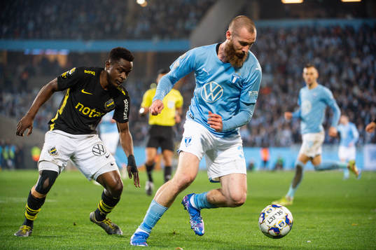 s Erick Otieno och Malmö FFs Jo Inge Berget