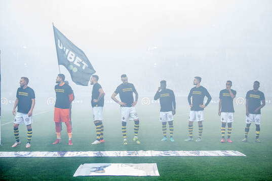 s spelare ställer upp innan fotbollsmatchen i Allsvenskan