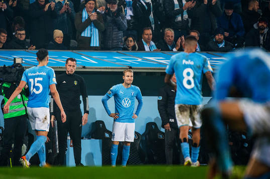 Malmö FFs Oscar Lewicki på väg in