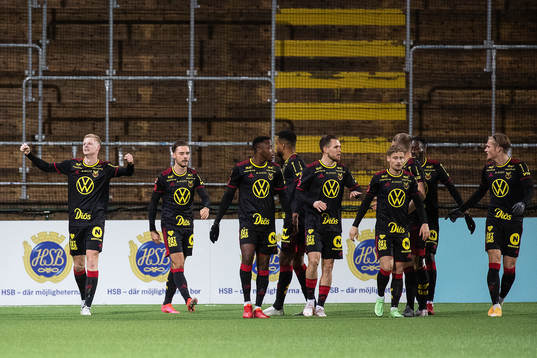 Östersunds Malcolm Stolt jublar