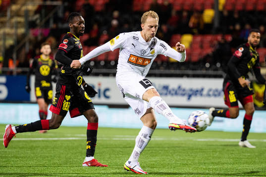 Häckens Gustav Berggren gör 1-1