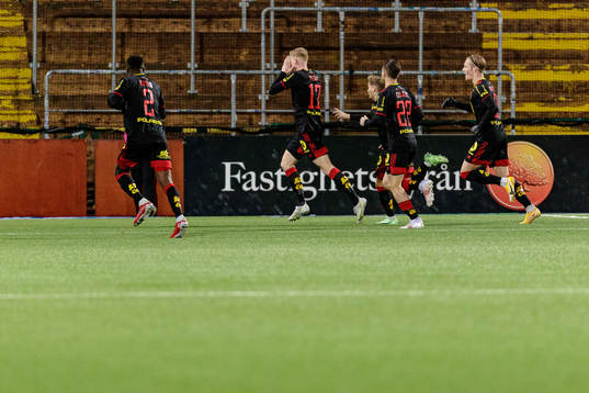 Östersunds Malcolm Stolt  jublar