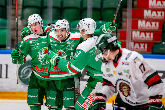 Rögles Oscar Johnsson  och Philip Granath jublar