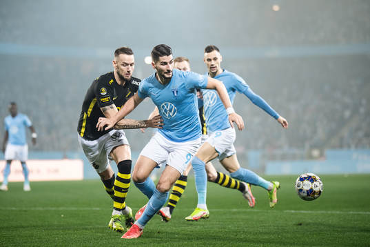 s Alexander Milosevic och Malmö FFs Antonio Colak