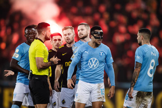 s Sebastian Larsson samt Lasse Nielsen och Martin Olsson i