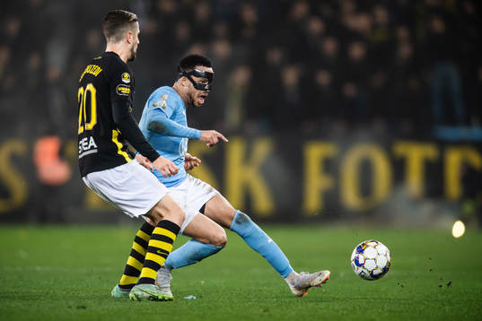 s Zack Elbouzedi och Malmö FFs Martin Olsson