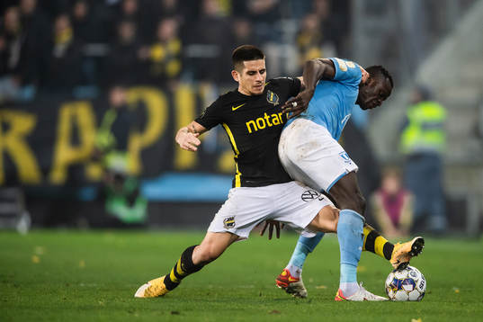 s Nicolas Stefanelli och Malmö FFs Bonke Innocent