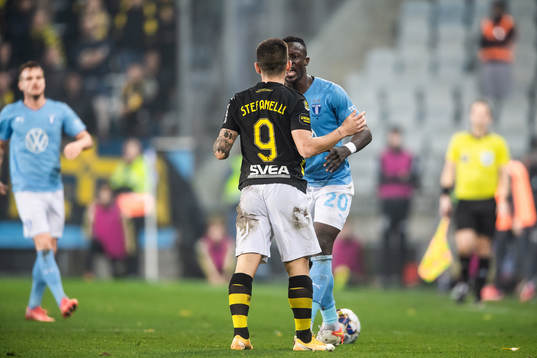 s Nicolas Stefanelli och Malmö FFs Bonke Innocent